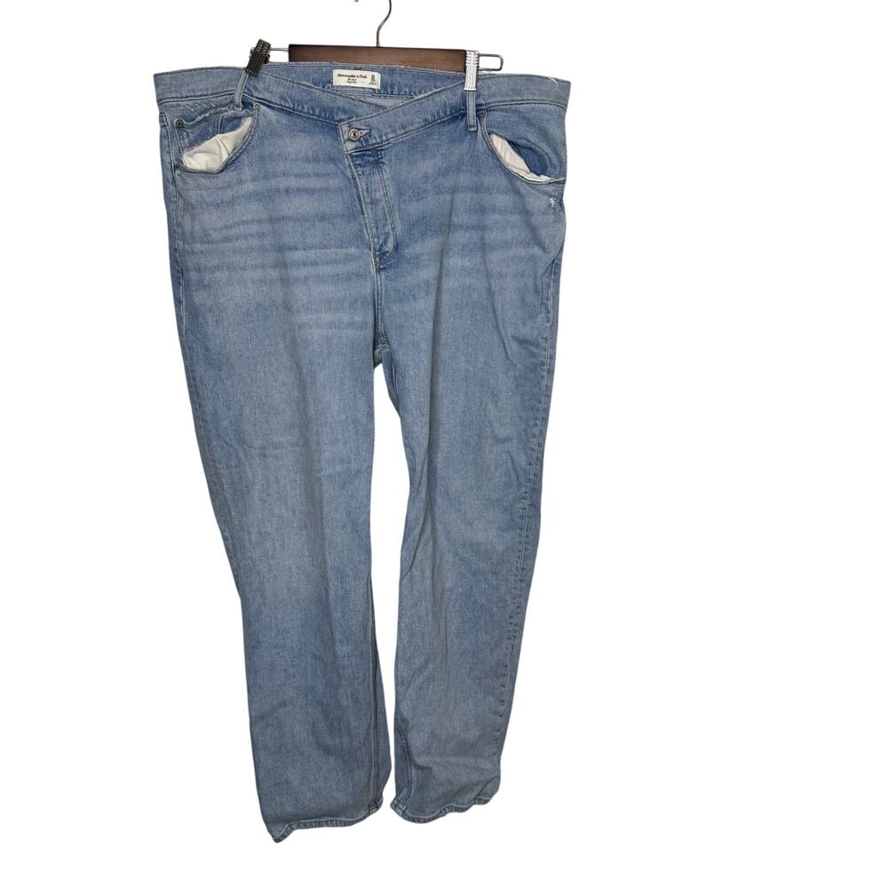 Abercrombie & Fitch The Dad High Rise Light Wash Jeans Women’s 35x20